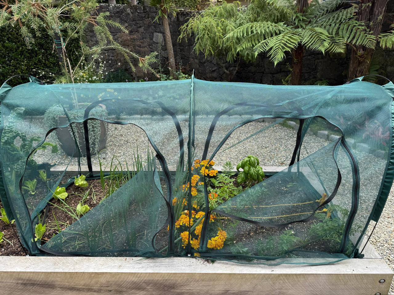 Bugg net tunnel with four openings, measuring 2m x 1m x 1m, designed for outdoor play or animal shelter.