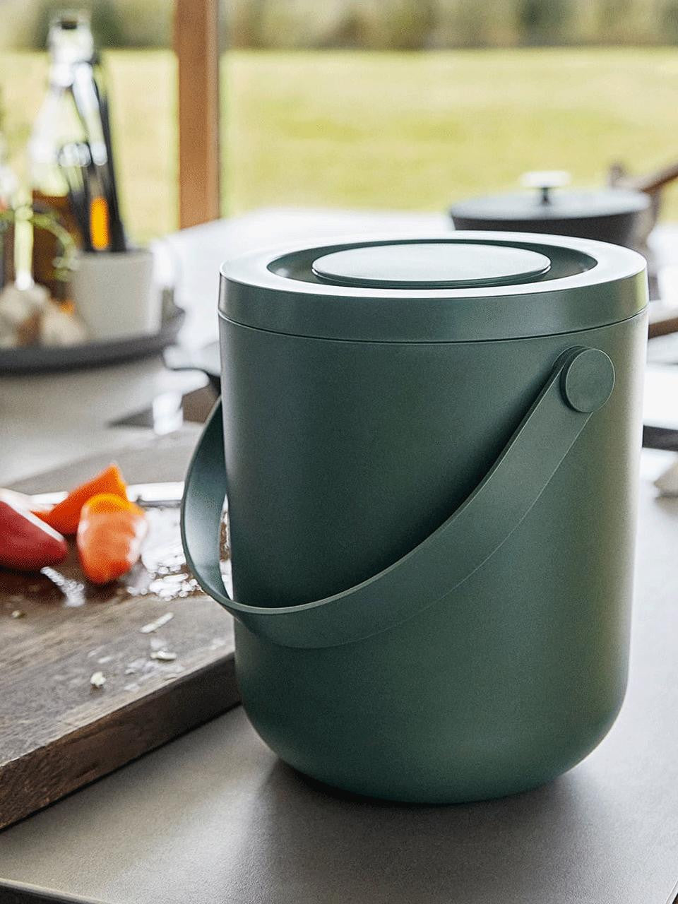 Black Bugg NZ Composter Caddy, 3L capacity, with lid and handle for convenient kitchen waste collection and composting.