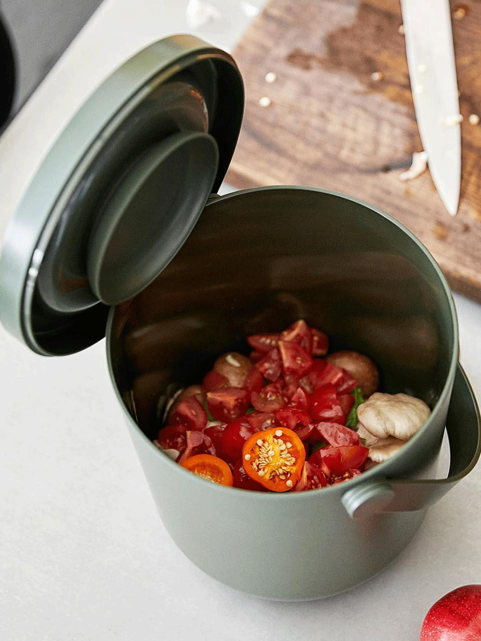 Black Bugg NZ Composter Caddy with 3L capacity, ideal for kitchen composting and waste collection.
