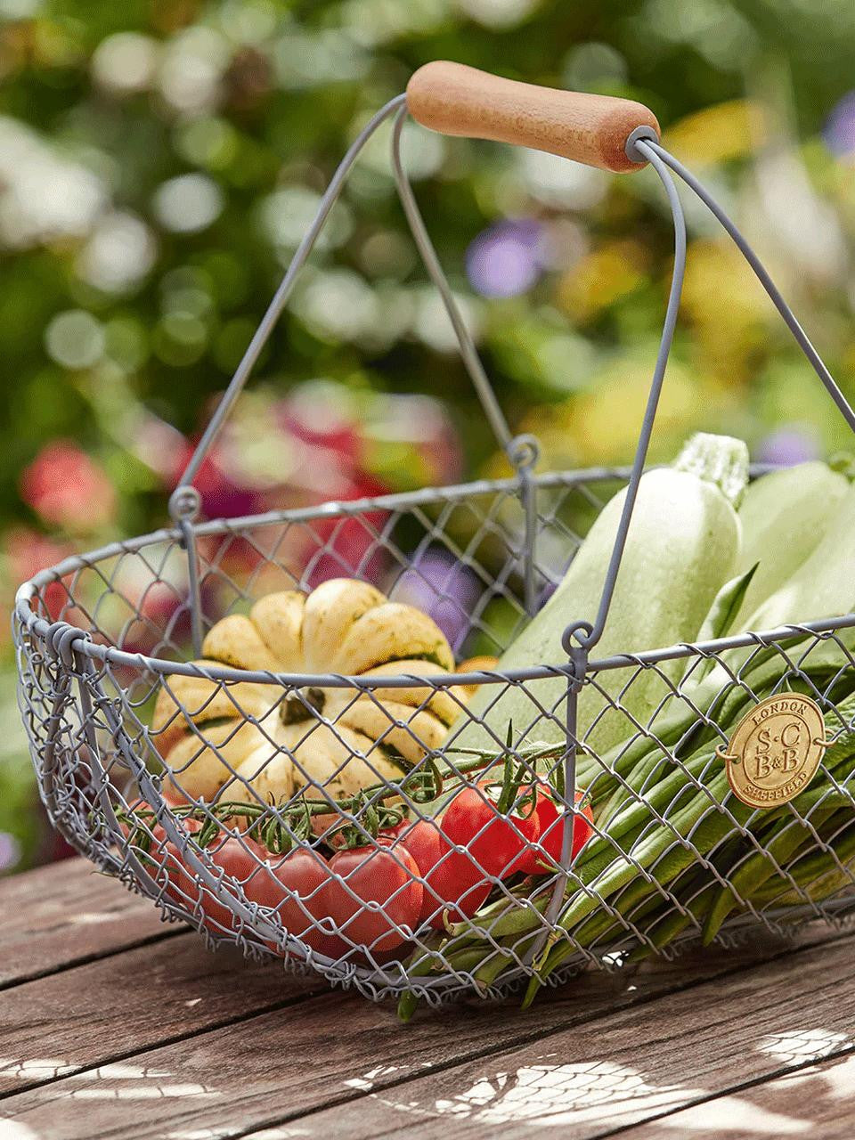 Sophie Conran Large Harvest Basket, natural wicker weave with strong handles for garden harvesting — Bugg