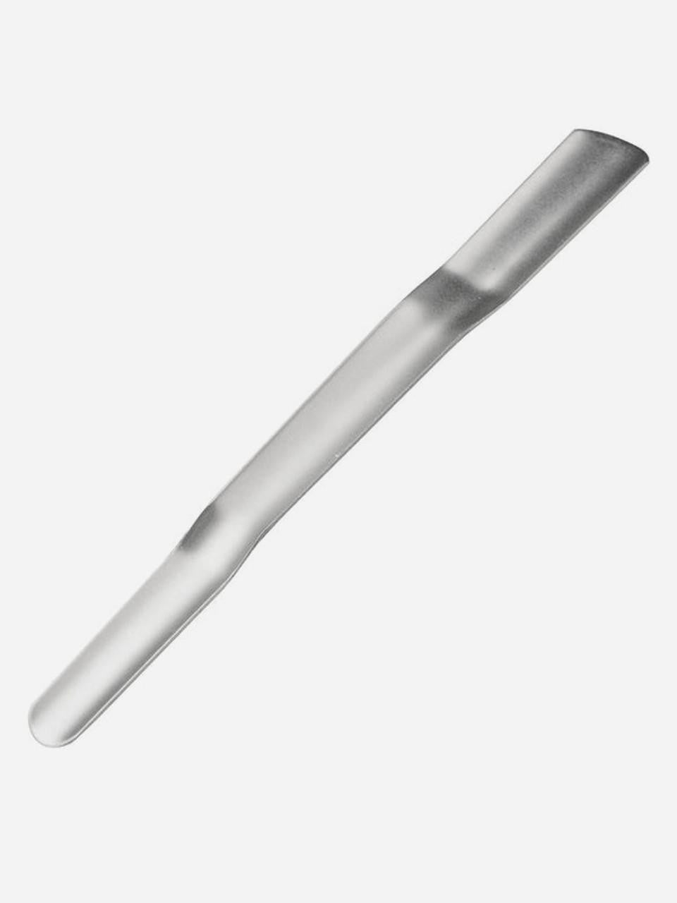 Burgon & Ball seedling widger with wooden handle and metal scoop for planting small seedlings and bulbs in the garden.
