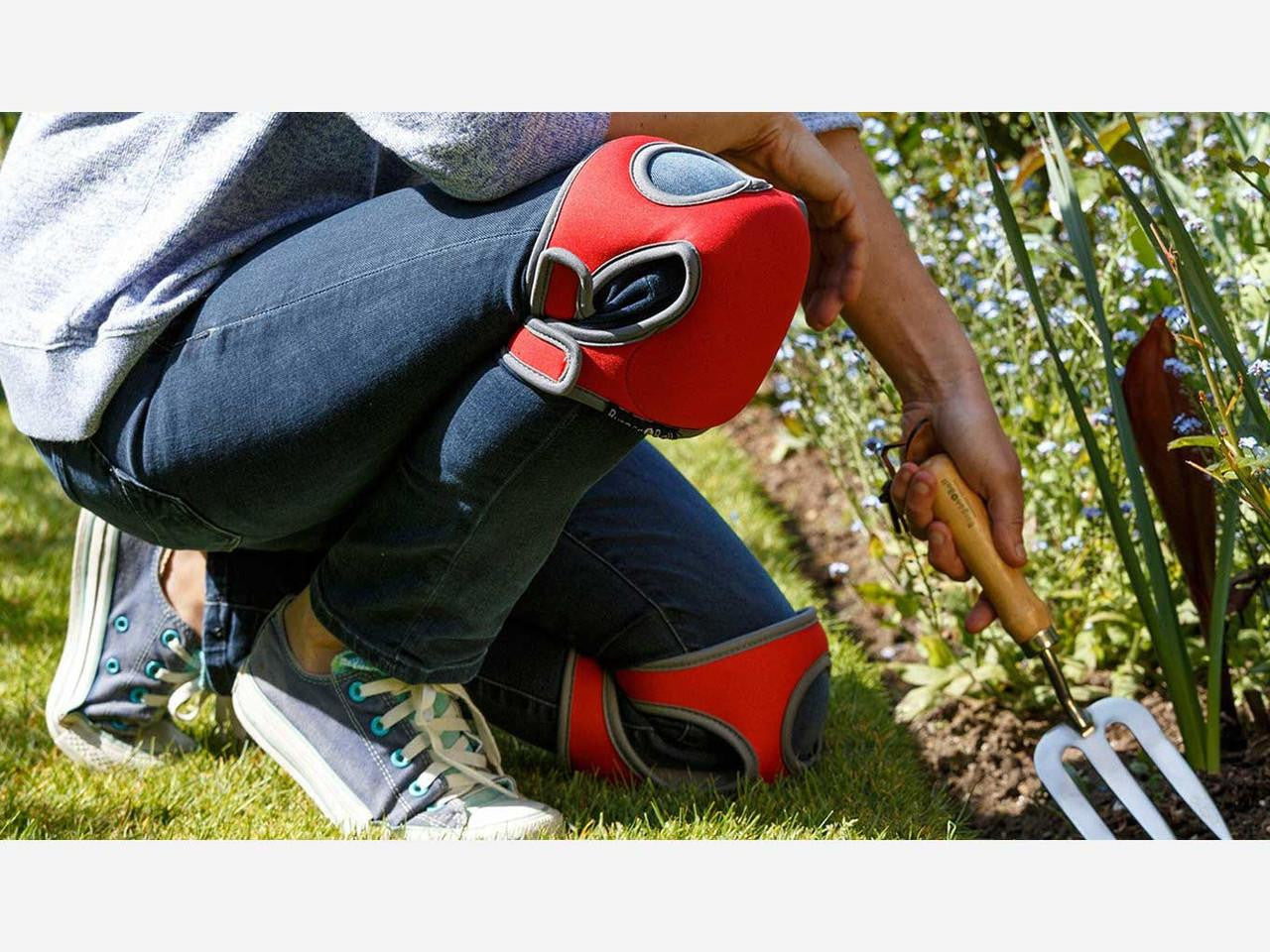 Burgon & Ball Kneelo Knee Pads providing soft, adjustable support for garden kneeling — Bugg