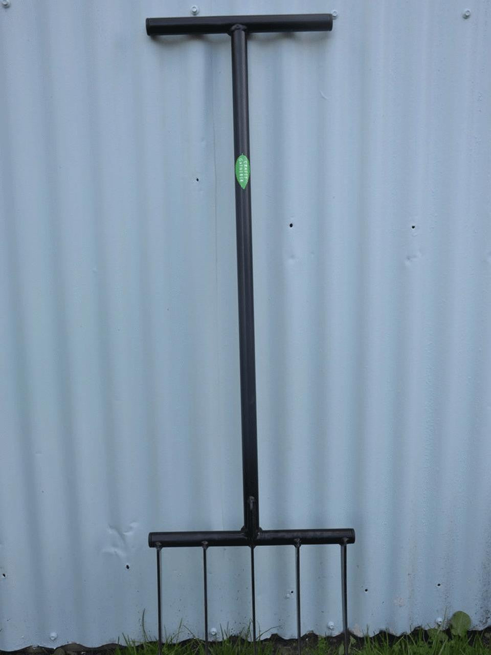 Crafty Gatherer Forksta in 850mm and 950mm lengths, featuring a sturdy design for gardening or outdoor use.