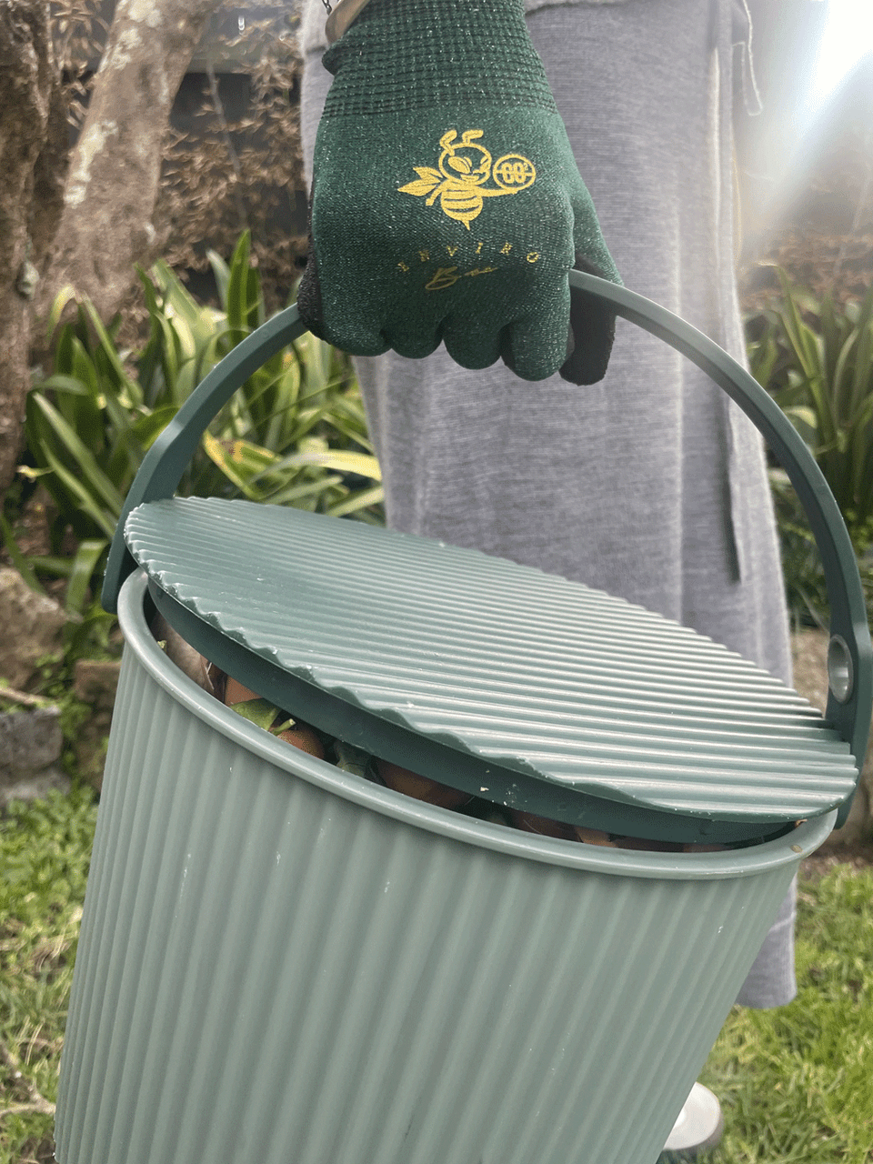 Garden Keepers Enviro Bee Gloves for gardening, featuring lightweight, protective design with textured palms for grip.