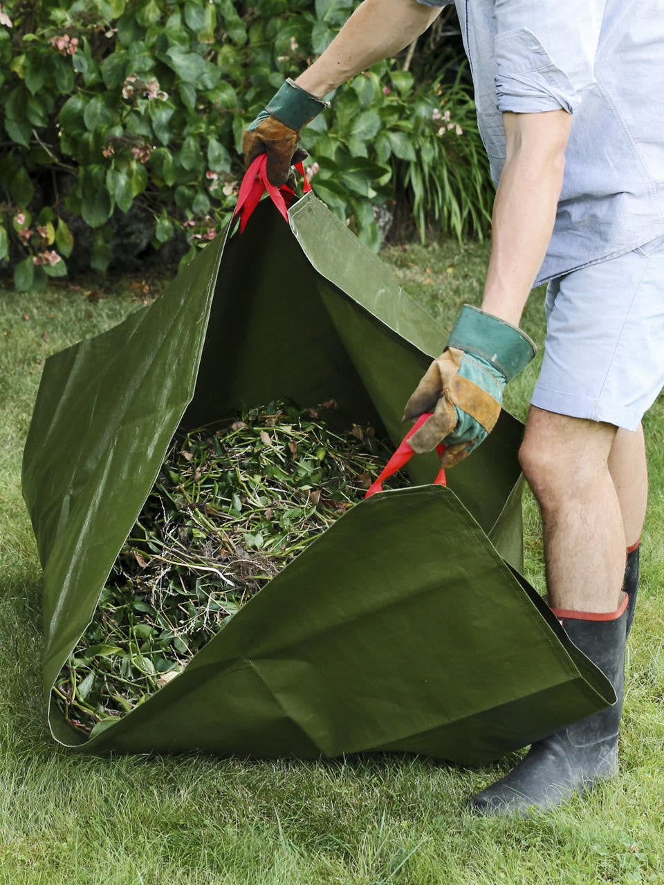 Gubba Garden Mat with durable, non-slip surface, ideal for outdoor gardening and protecting surfaces.