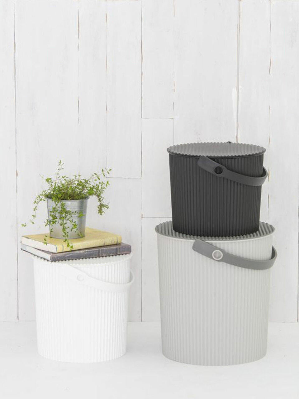 Hachiman Omnioutil Super Bucket in white, small size, 4-liter capacity, sturdy plastic construction for versatile use