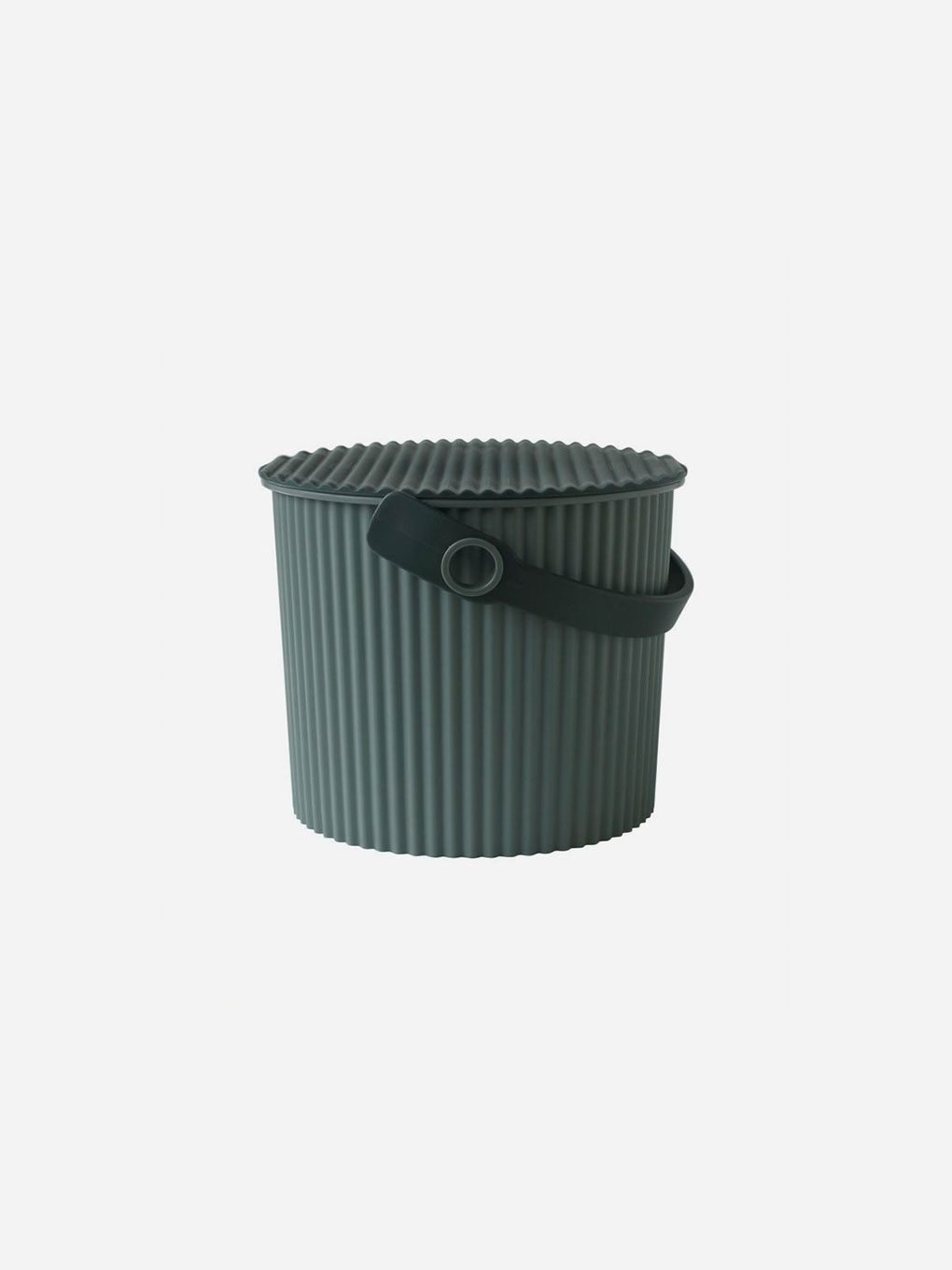 Green Omnioutil Super Bucket by Hachiman in small size, shown with a 4-liter capacity and sturdy handle for versatile use.