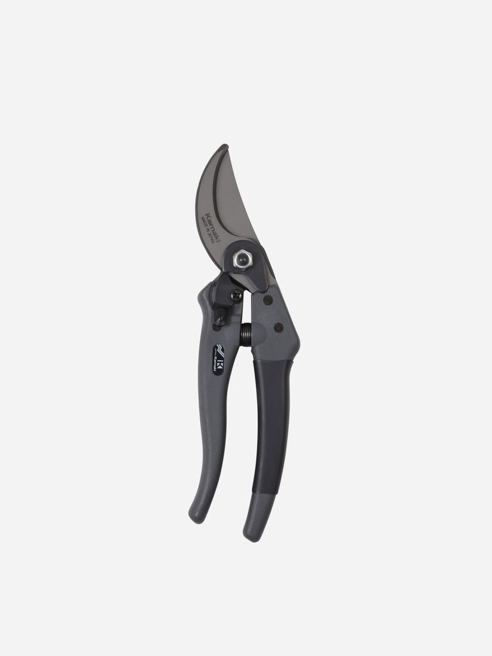 Kamaki Karmen Pruning Shear 882 with ergonomic handles and sharp blades for precise garden pruning and trimming.