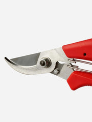 Kamaki Pruner 60 with ergonomic handle for precise pruning of branches, suitable for gardening and garden maintenance.