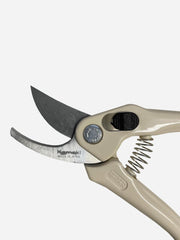 Kamaki P900H pruning shear with ergonomic handle, sharp blades, and durable construction for precise garden trimming.