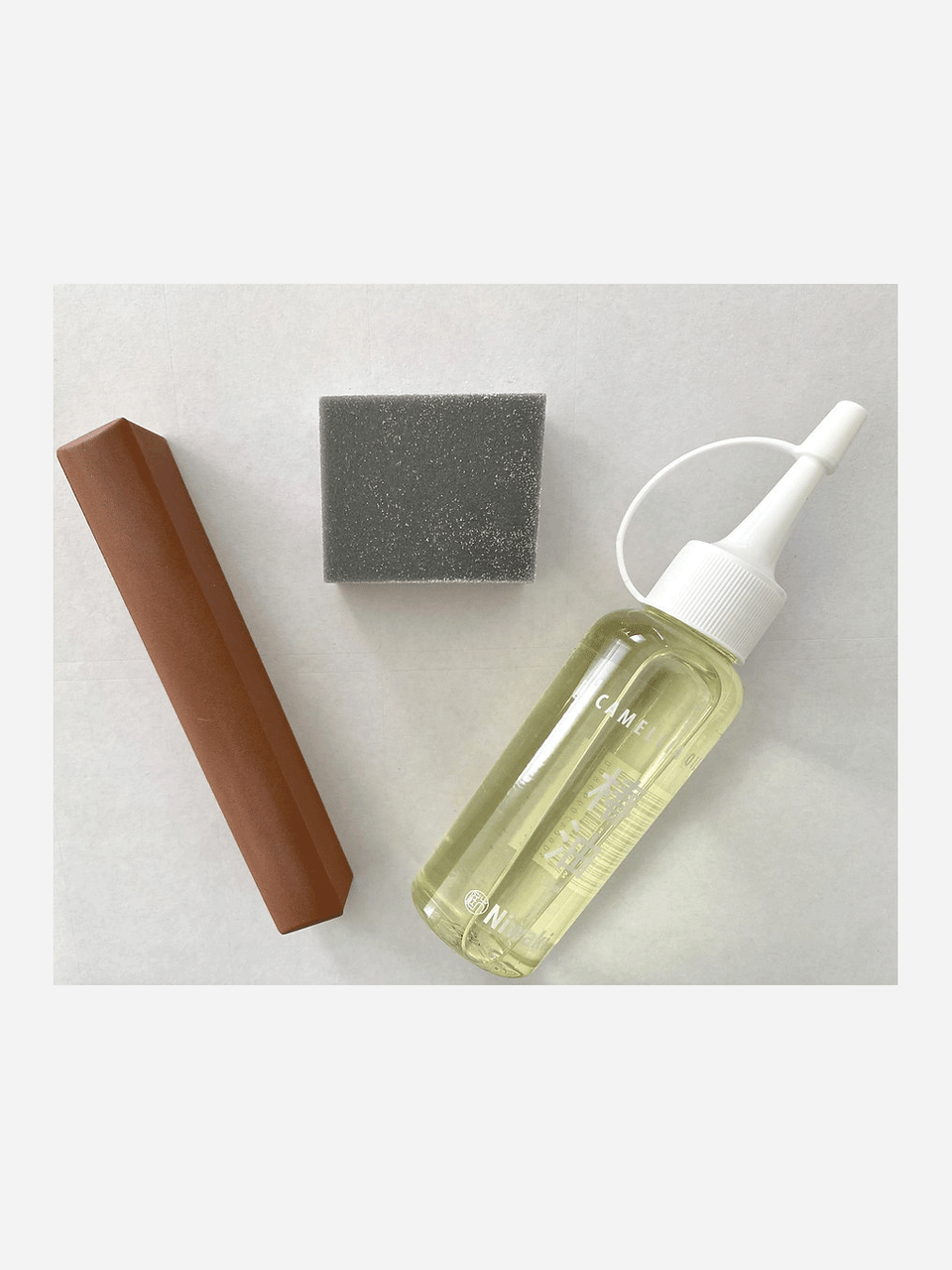 Naniwa Rust Eraser for removing rust from tools and metal surfaces, featuring a durable, ergonomic design.