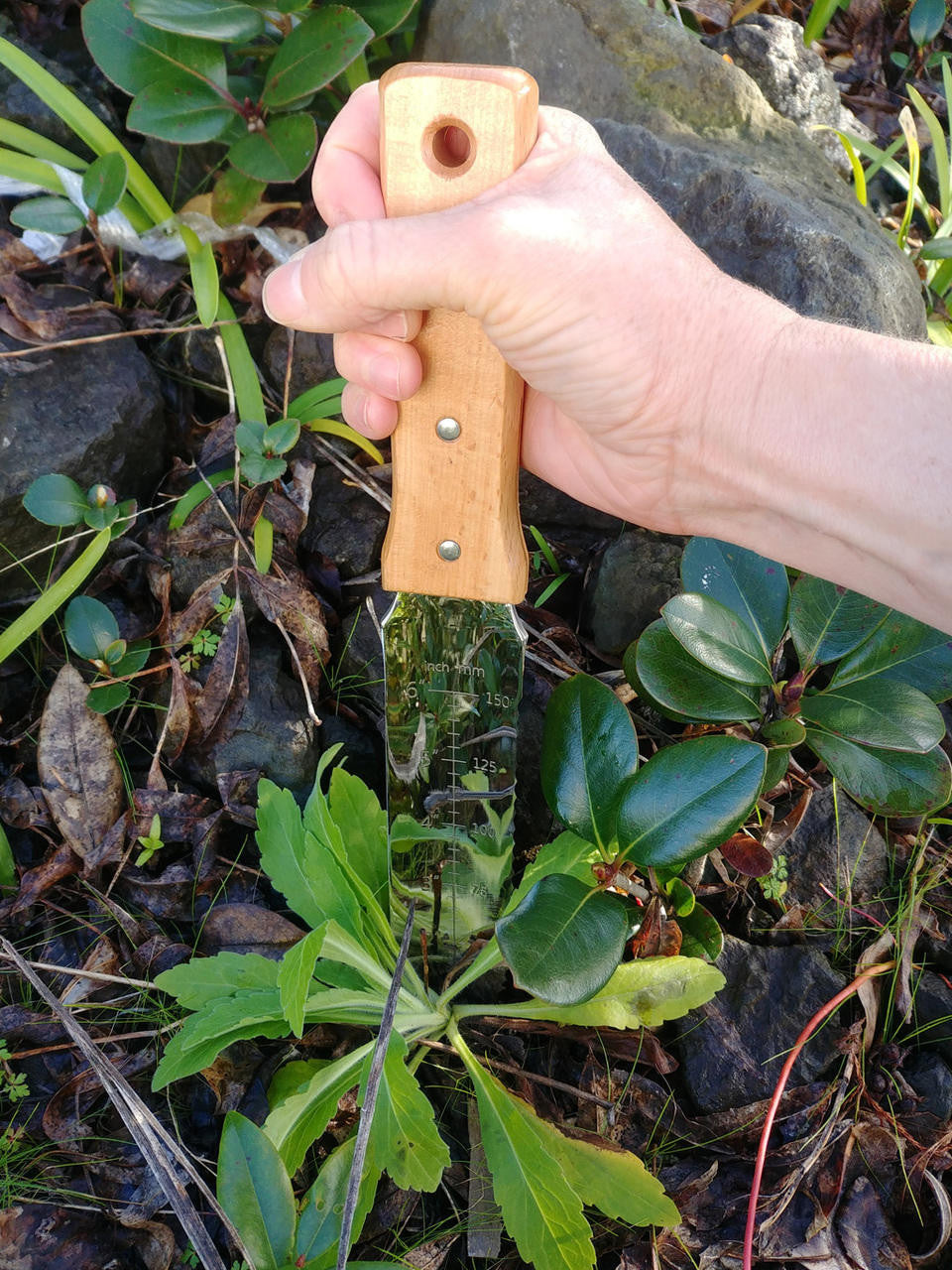Nisaku Hori Hori Weeder 170mm gardening tool with stainless steel blade and ergonomic handle for planting and digging.