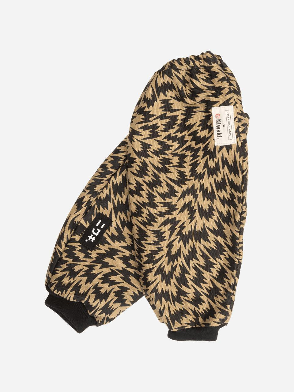 Niwaki Eley Kishimoto X Niwaki Flash Arm Covers, stylish fabric covers for gardening tools, featuring bold patterns and vibrant colors.