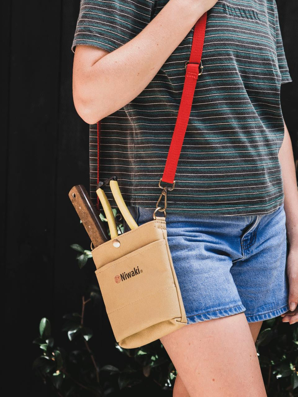 Niwaki pouch in black fabric with zipper closure, compact storage accessory for organizing small items.