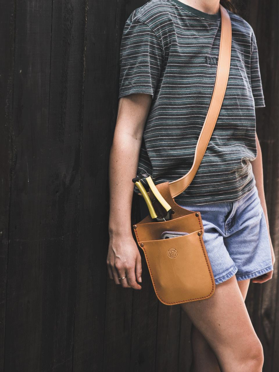 Niwaki Zenbu Pouch made of durable fabric, featuring a sleek design with zipper closure for storing small tools or accessories.