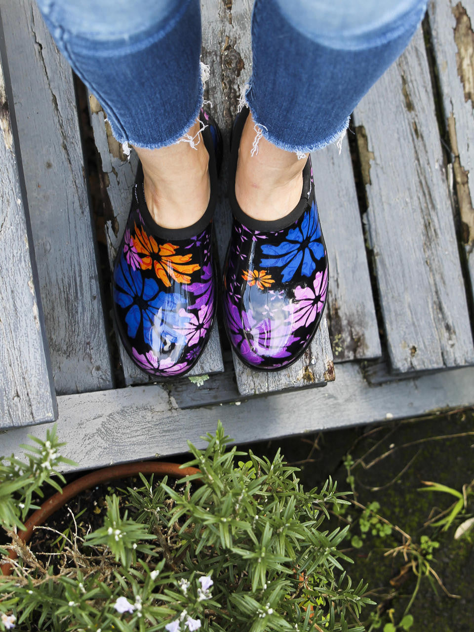 Sloggers Women's Rain Shoes in Flower Power, lightweight slip-on for wet garden conditions — Bugg