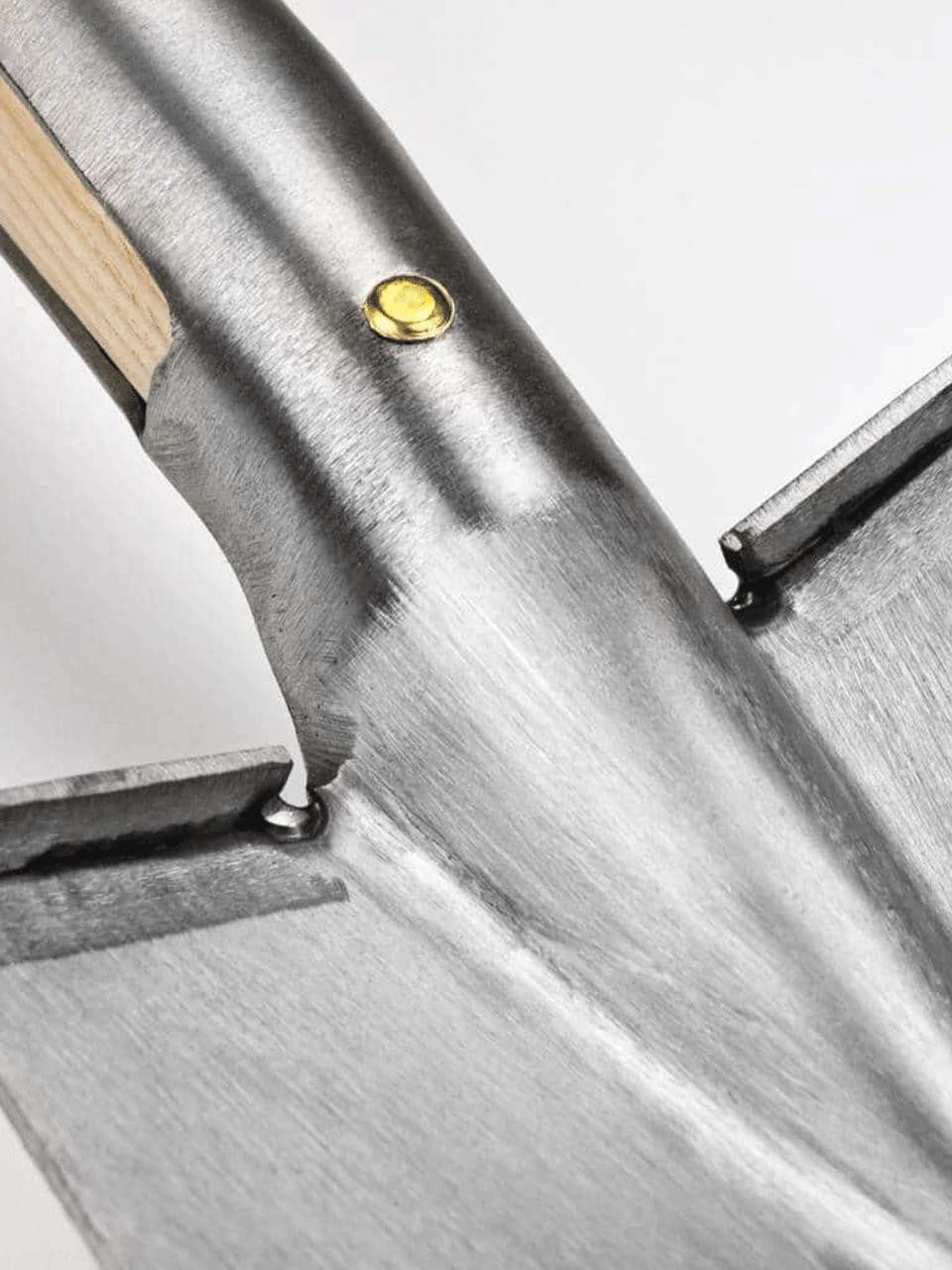 Sneeboer Border Spade T-Handle with durable wooden grip and metal blade for gardening and planting tasks.