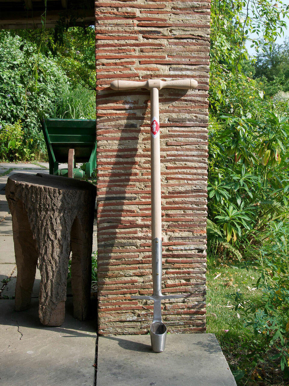 Sneeboer bulb planter with wooden handle for planting bulbs in garden or flower beds.