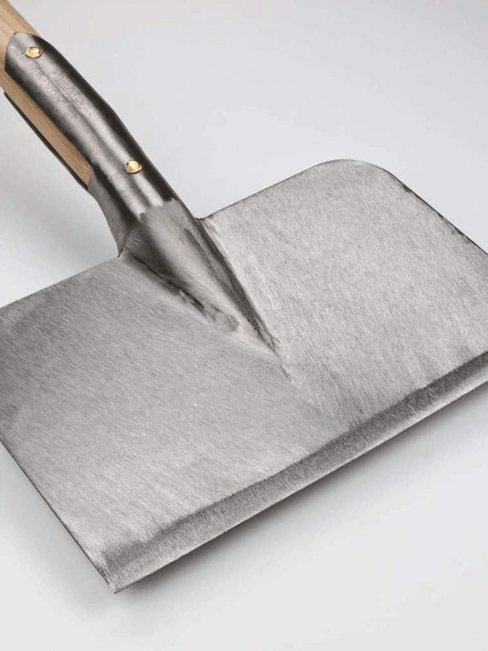 Sneeboer Edging Shovel with 90cm handle and sturdy blade for precise lawn and garden edging — Bugg