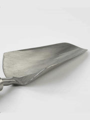 Sneeboer Flowerbed Trowel with wooden handle and stainless steel blade for planting in garden beds — Bugg