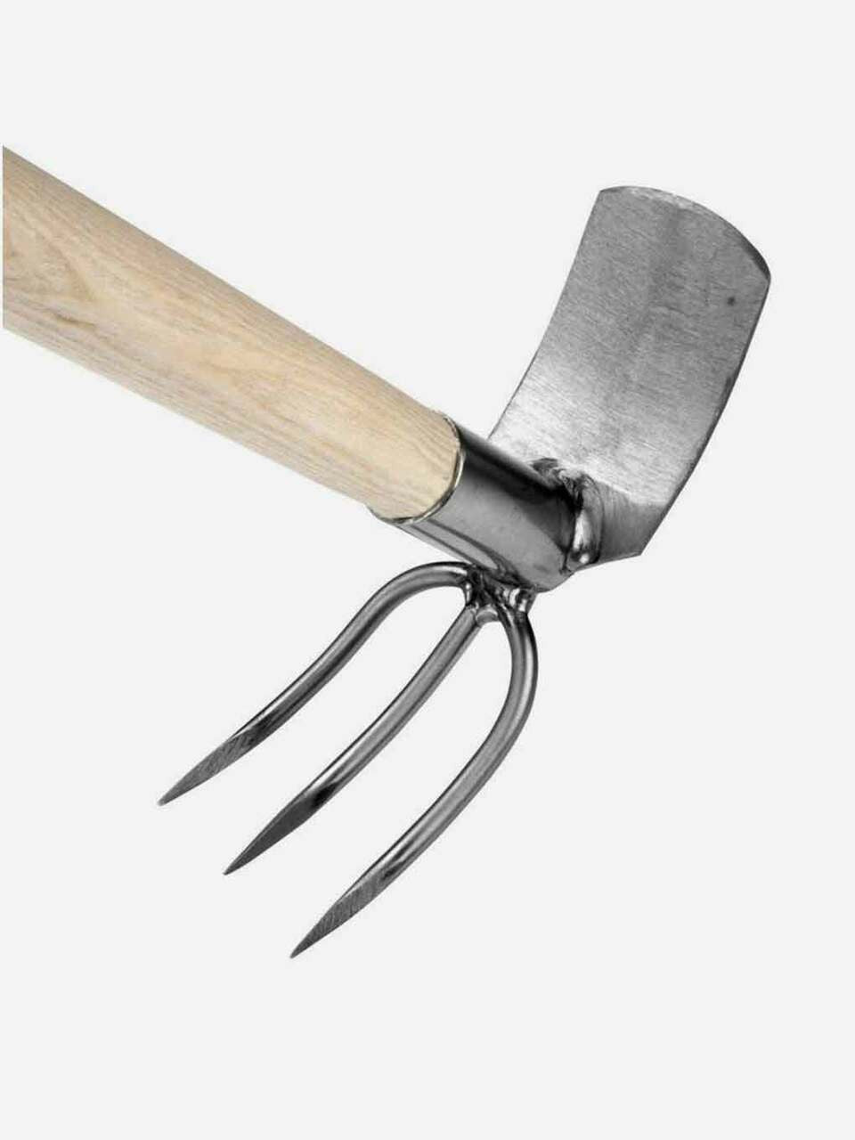 Sneeboer fork and mattock set with wooden handles, sturdy metal tools for gardening and soil cultivation.