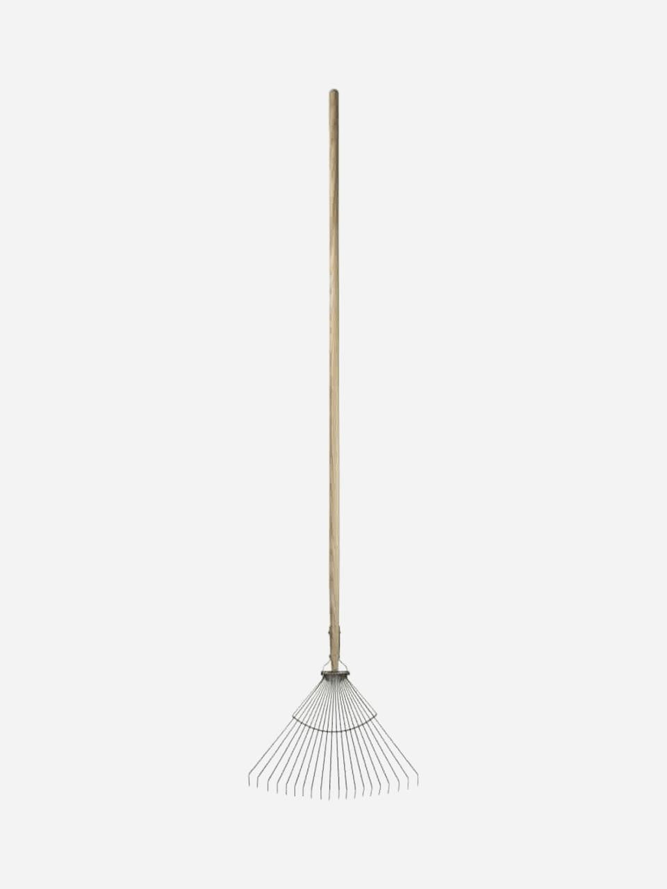 Sneeboer Leaf Rake showing 20-tine spread for wide coverage when raking leaves — Bugg