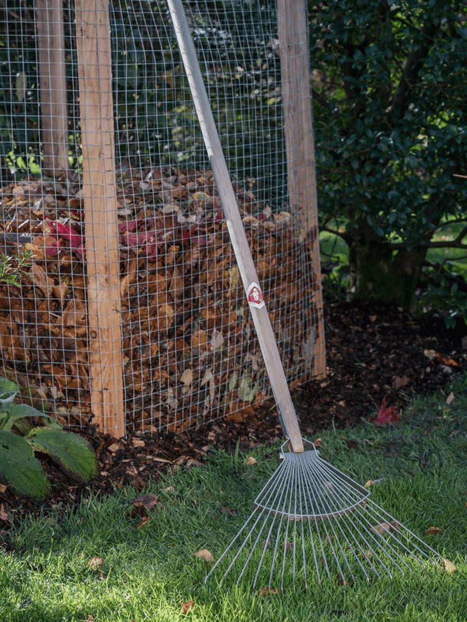 Sneeboer Leaf Rake 20 tines with wooden handle for raking leaves and yard debris — Bugg