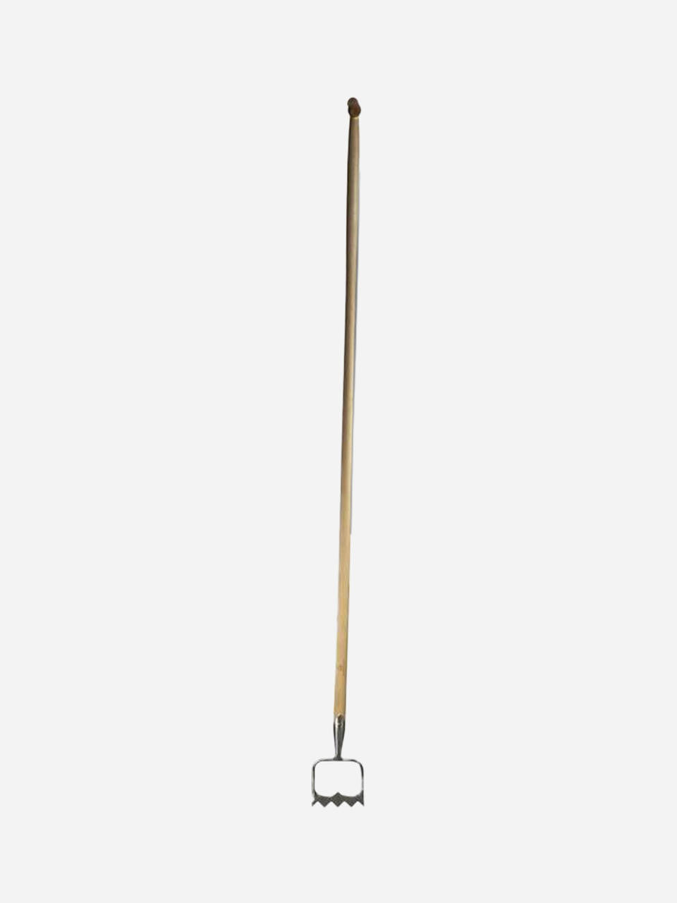 Sneeboer Royal Dutch Hoe showing handle and blade detail for efficient garden hoeing — Bugg