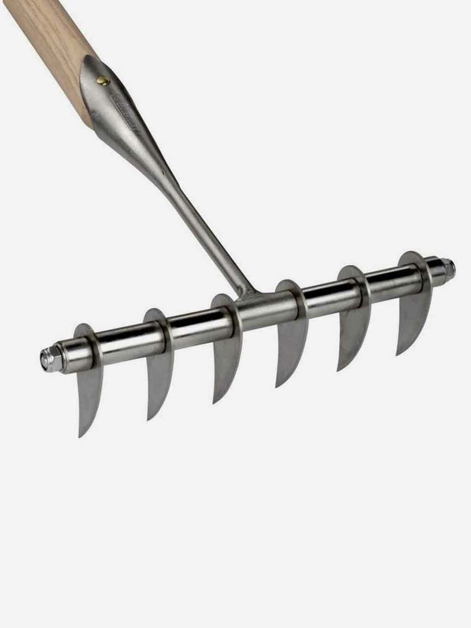 Sneeboer Scarifying Rake 6T with sturdy metal tines for aerating and loosening soil in gardening tasks.