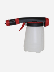 Solo Hose-end Sprayer 405 HE in use, showing its adjustable nozzle and handle for garden fertilizing and pesticide application.