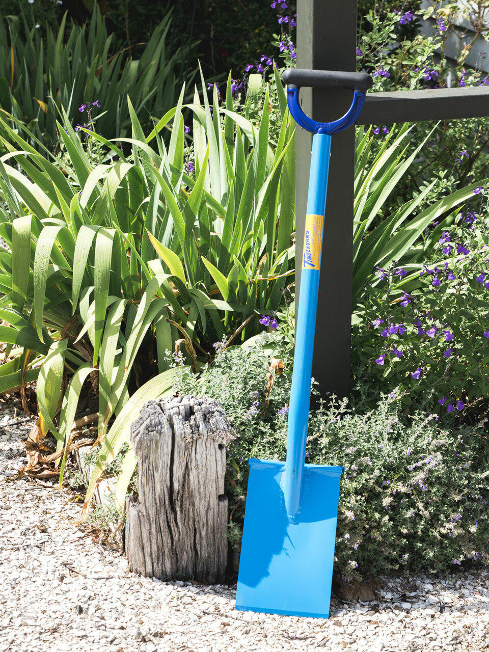 Timbersaws gardener digging spade with a wooden handle and metal blade, ideal for planting and soil cultivation.