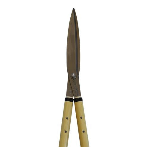Tobisho Karikomi Shears with sharp blades, designed for precise hair sectioning and styling in professional barbering.
