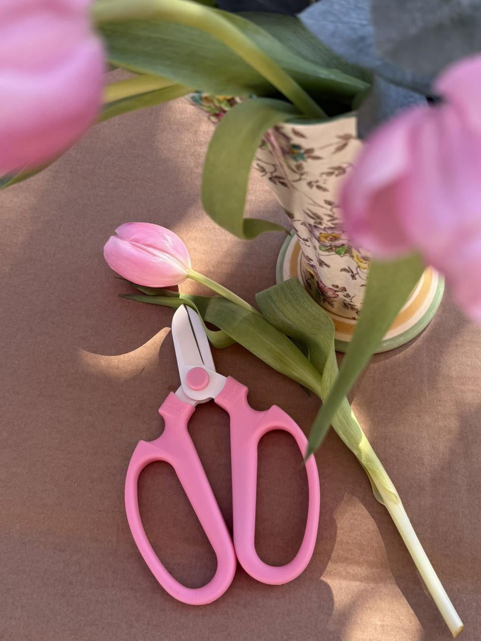 Toyama Hamono Sakagen flower scissors, 170mm, with blue handles, designed for precise floral cutting and gardening tasks.